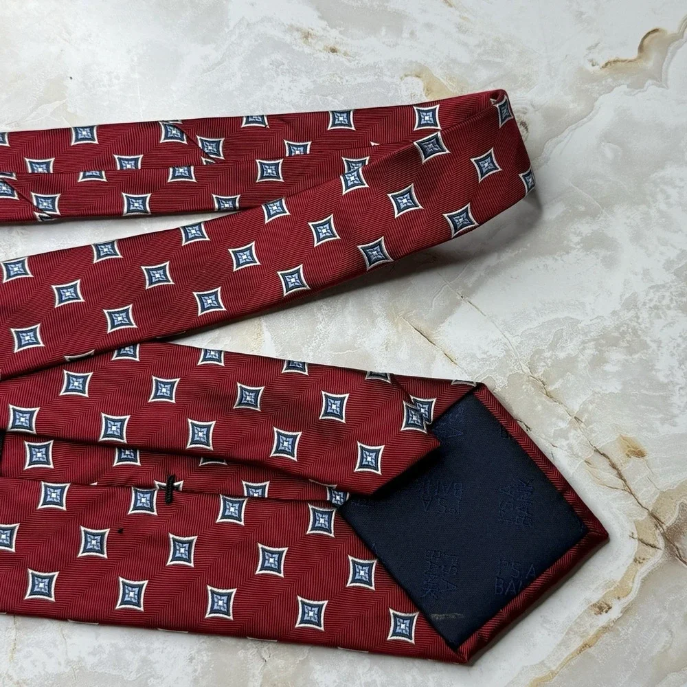 NWOT Jos. A. Bank Silk Tie Navy Blue White 3 5/8